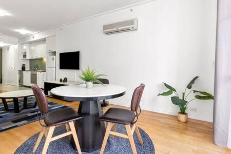 A Comfy Studio For 5 Next To Darling Harbour - Accommodation Australia 2