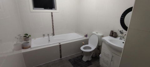 A Cosy Villa, Close To All Essentials - Accommodation Australia 3