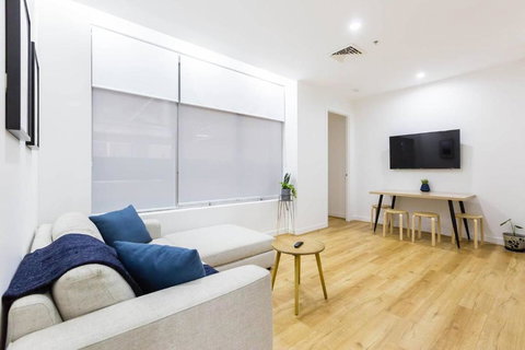 A Coveted Collins Street Pad With Parking - Accommodation Australia 2