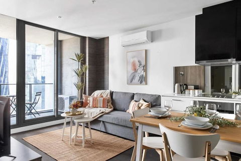 A Cozy 2BR Apt On Spencer St With FREE Parking - Accommodation Australia 0