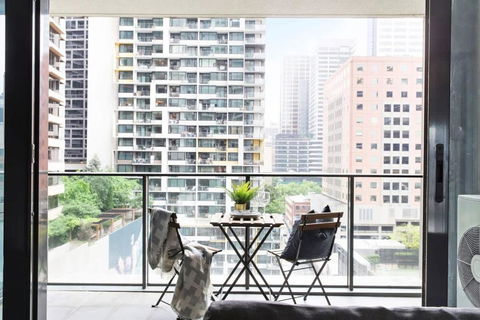 A Cozy 2BR Apt Opposite Southern Cross Station - Accommodation Australia 1