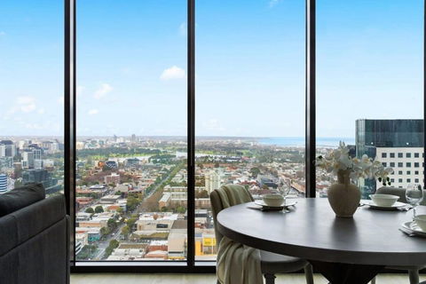 A Cozy 2BR Apt With Panoramic Views FREE Parking - Accommodation Australia 0