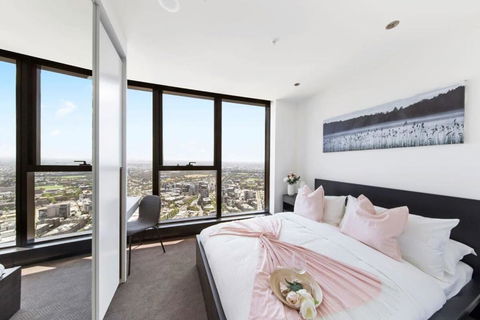 A Cozy 3BR Apt With Panoramic Views FREE Parking - Accommodation Australia 0