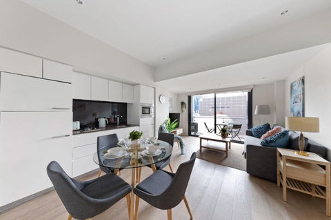 A Cozy & Comfy 2BR Apt Near Victoria Market - Accommodation Australia 1