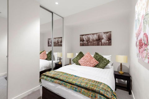 A Cozy & Comfy 2BR Apt Near Victoria Market - Accommodation Australia 3