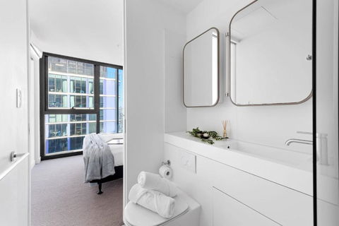 A Cozy & Comfy 2BR Apt Up In The Clouds Near CBD - Accommodation Australia 2
