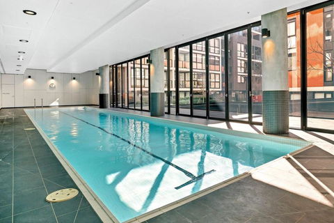 A Cozy & Plush 2BR Apt Next To The Yarra River - Accommodation Australia 2