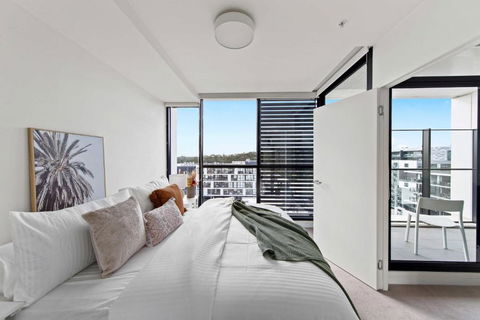 A Cozy & Plush 2BR Apt Next To The Yarra River - Accommodation Australia 0