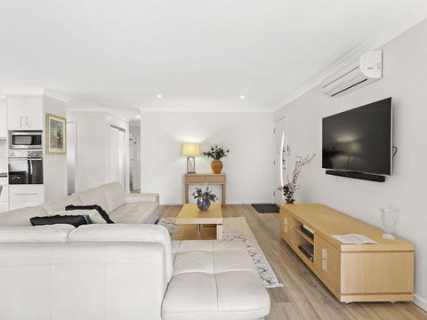 A Homely House 6 Mistral Close - Accommodation Australia 3