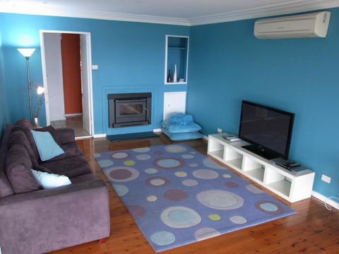 A LAKEHOUSE ESCAPE - A Waterfront Reserve On Shores Of Lake Macquarie - Accommodation Australia 4