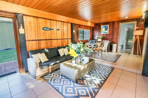 A Lure - A 2-minute Walk To Agnes Main Beach - Accommodation Australia 3