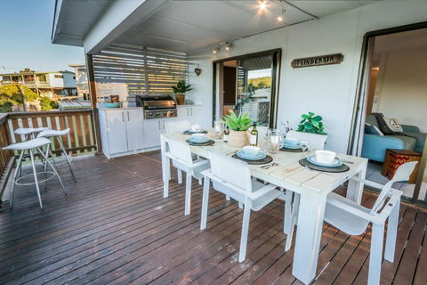 A Lure - A 2-minute Walk To Agnes Main Beach - Accommodation Australia 0