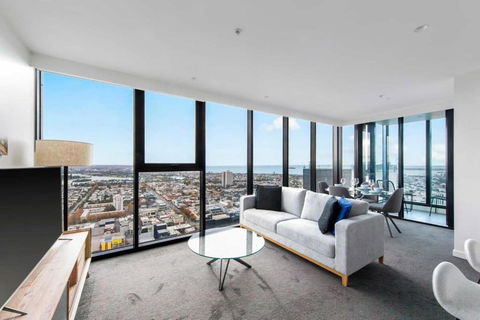 A Lux 2BR Apt With Panoramic Views, FREE Parking - Accommodation Australia 0