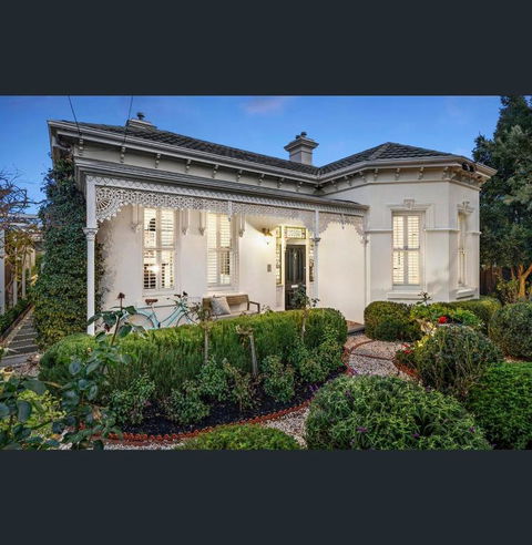 A Majestic Victorian Private Rear Access Quarters - Accommodation Australia 1