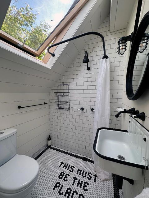A Majestic Victorian Private Rear Access Quarters - Accommodation Australia 4
