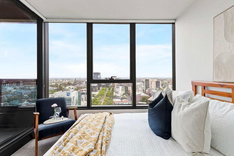 A Modern & Cozy 2BR Apartment With City Views - Accommodation Australia 1