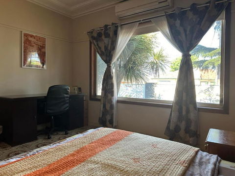 A Nice And Spacious Room In Sunshine - Accommodation Australia 1