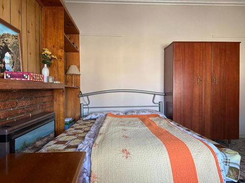 A Nice And Spacious Room In Sunshine - Accommodation Australia 4