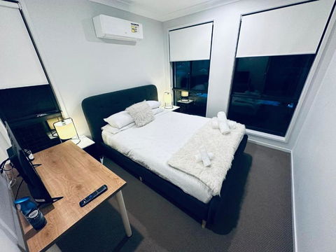 A Private Ensuite With AC And TV - Accommodation Australia 4