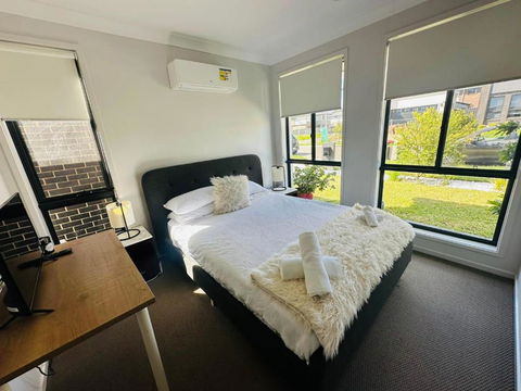 A Private Ensuite With AC And TV - Accommodation Australia 3