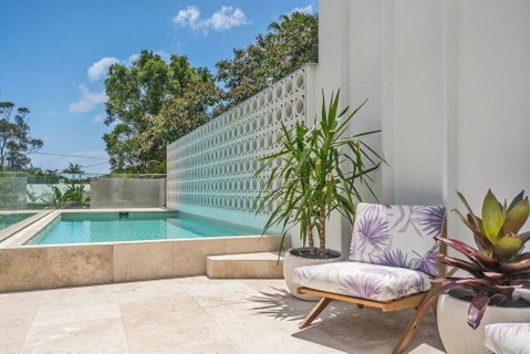A Perfect Stay - The Cedrics 1 - Local Tourism 0