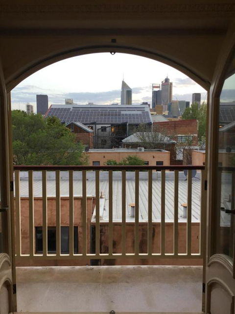 A Quiet King Room With Julia Balcony And Free Parking - Accommodation Australia 3