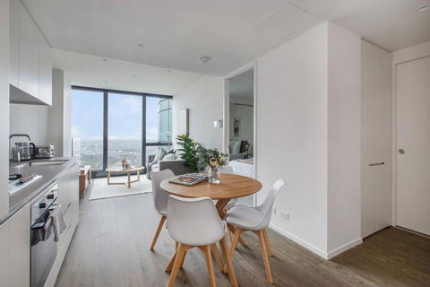 A Sky-high Metropolis Retreat Near The CBD - Accommodation Australia 1