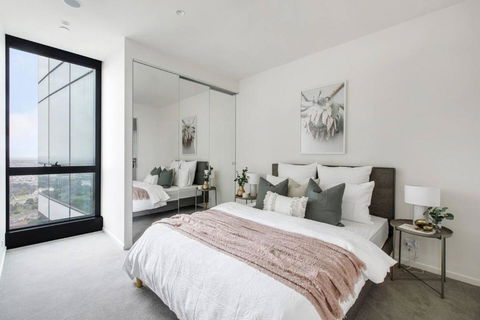 A Sky-high Metropolis Retreat Near The CBD - Accommodation Australia 2