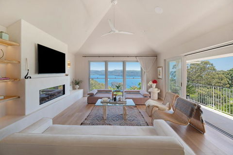 A Slice Of Paradise, Newly Transformed Avalon House With Breathtaking Views - Accommodation Australia 2