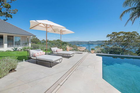 A Slice Of Paradise, Newly Transformed Avalon House With Breathtaking Views - Accommodation Australia 0