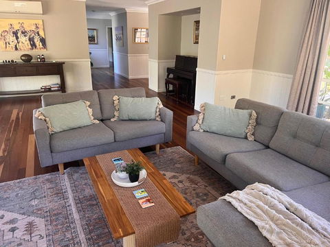 A Spacious Oasis - Accommodation Australia 3