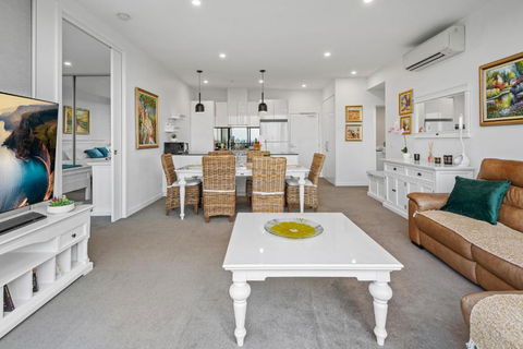 A Taste Of Paradise In Inner City Suburbia - Accommodation Australia 2