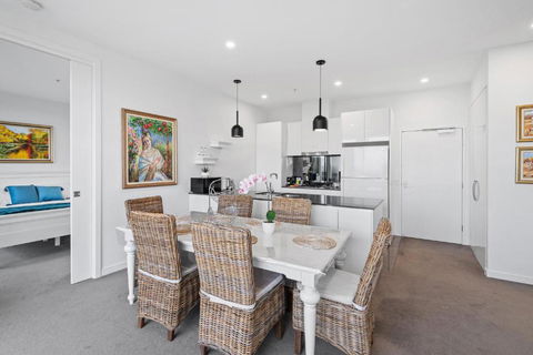 A Taste Of Paradise In Inner City Suburbia - Accommodation Australia 3