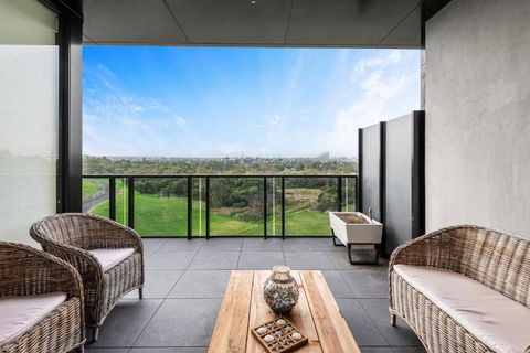 A Taste Of Paradise In Inner City Suburbia - Accommodation Australia 4