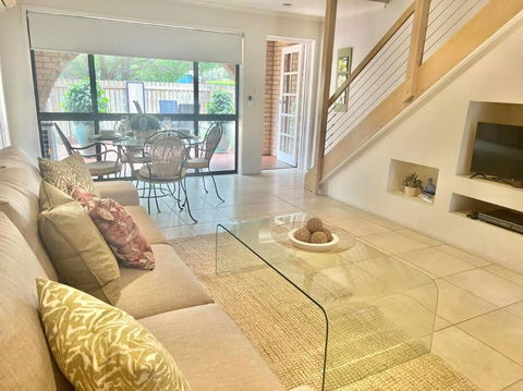 A Touch Of Lux In The Redlands! - Accommodation Australia 0