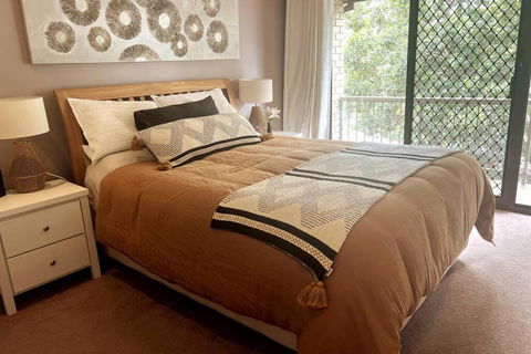 A Touch Of Lux In The Redlands! - Accommodation Australia 1