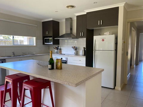 A True Holiday At Beachcomber - Accommodation Australia 3