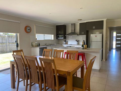 A True Holiday At Beachcomber - Accommodation Australia 4