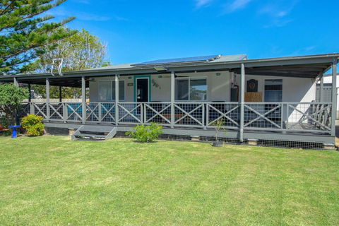 A Wave From It All - Accommodation Australia 2