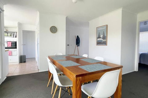 A Wave From It All - Accommodation Australia 4