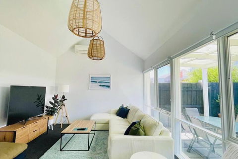 A Wave From It All - Accommodation Australia 3