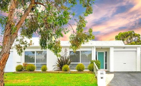 A Wave From It All - Accommodation Australia 1