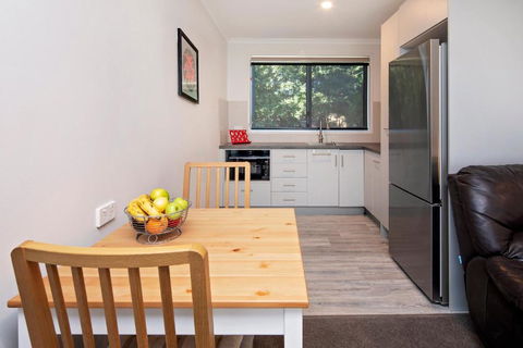 Aalen Lakeview Studio - Accommodation Australia 4