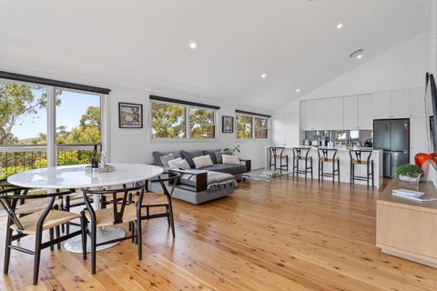 Aarini Cottage - The Ultimate Beachside Escape! - Accommodation Australia 1