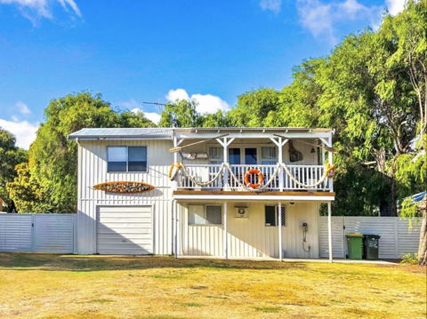 Abbey Beachviews With WiFi - Accommodation Australia 0