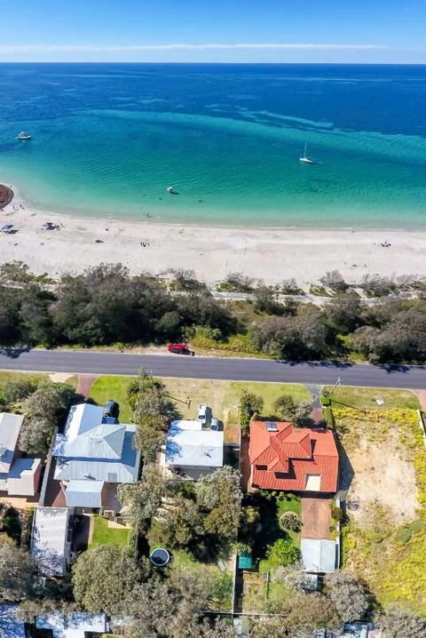Abbey Beachviews With WiFi - Accommodation Australia 1