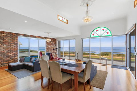 Absolute Bay Frontage With Open Fire And Spa Bath - Accommodation Australia 0