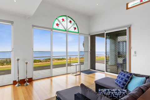 Absolute Bay Frontage With Open Fire And Spa Bath - Accommodation Australia 4