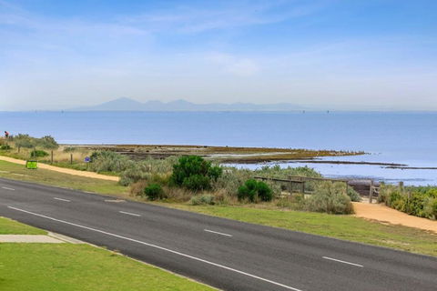 Absolute Bay Frontage With Open Fire And Spa Bath - Accommodation Australia 2