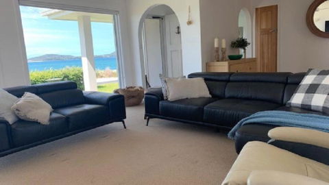 Absolute Beach Front - Accommodation Australia 3